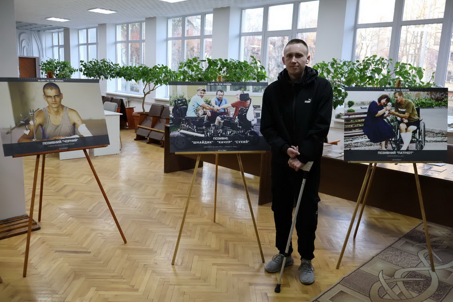 Історії про силу духу воїнів: «Glory to the Heroes» презентували в медичному закладі Вінниччини - фото 2