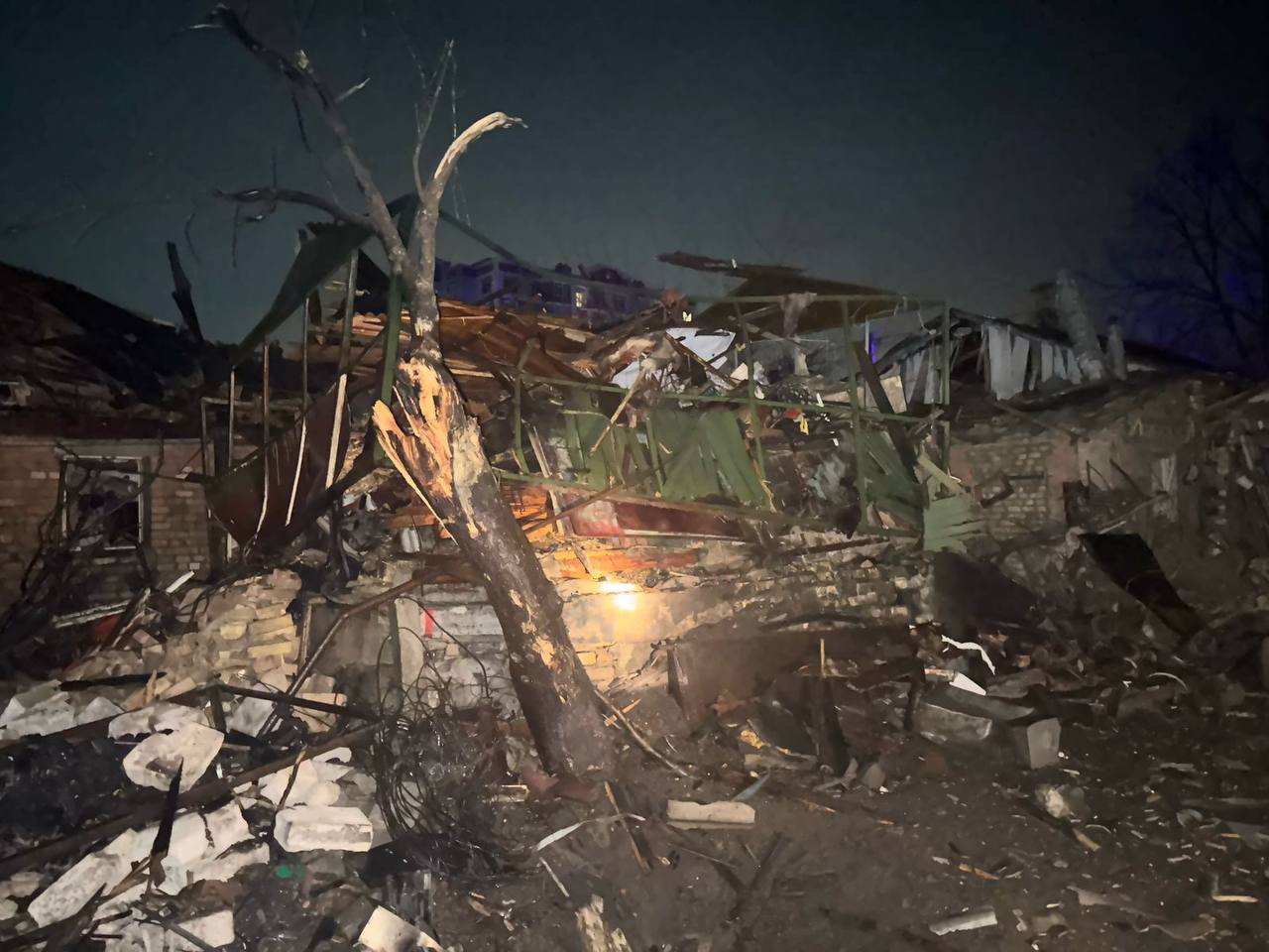 На Київщині, через російську атаку дронами, поранено людину