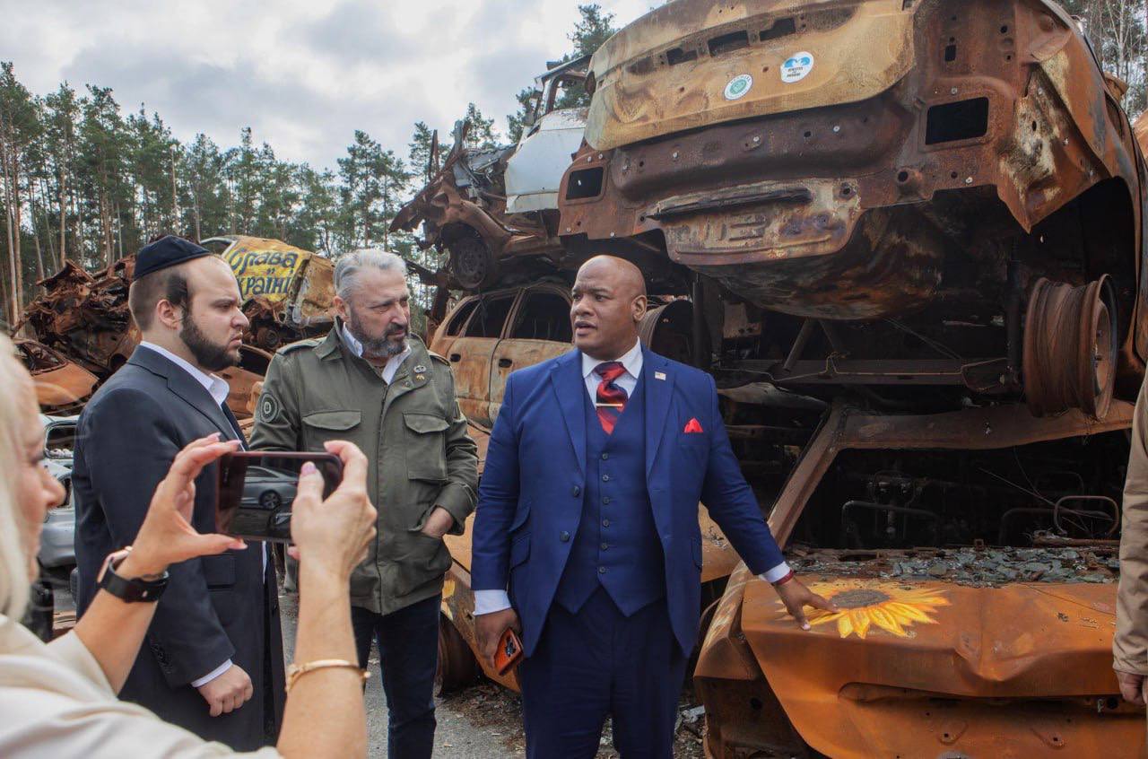 Особистий духовний радник Трампа відвідав Бучу, Ірпінь та Бородянку - фото 3