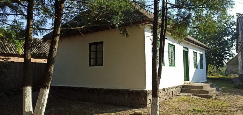 На Вінниччині відновили столітню хату-мазанку й перетворили її на культурний осередок