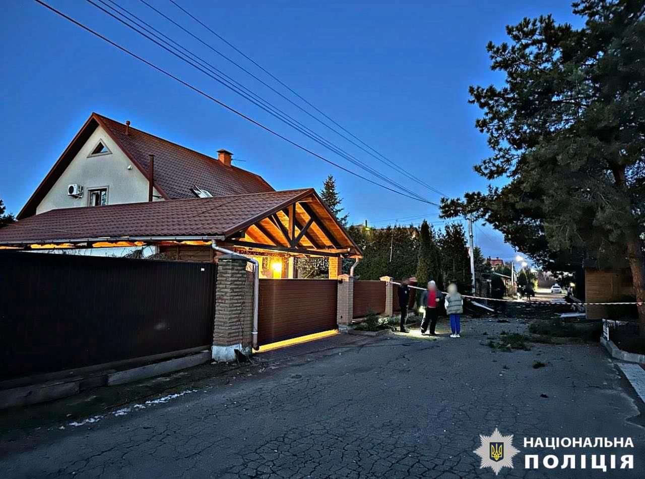 У Києві після удару дронів сталися пожежі, є постраждалі - фото 2