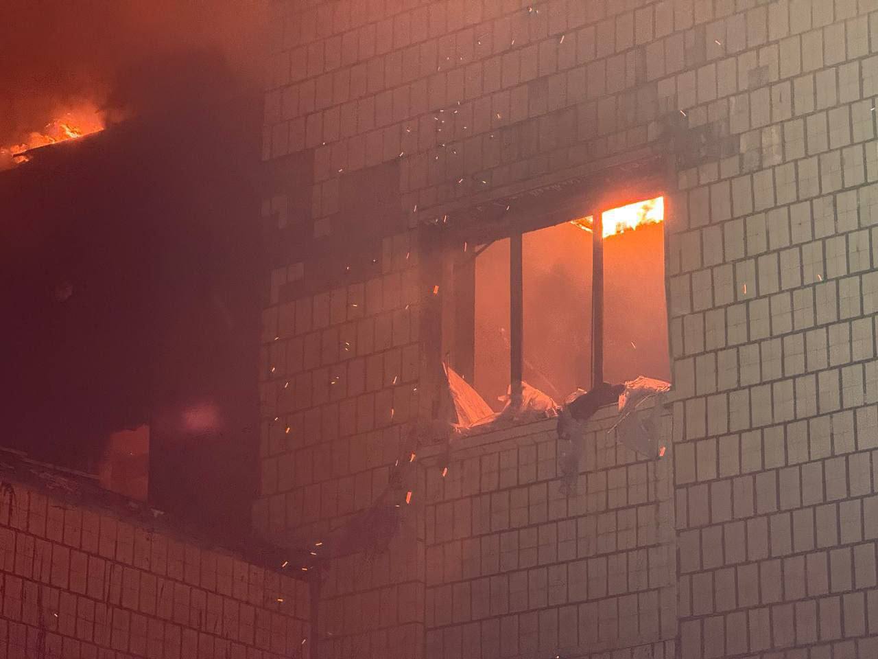 В Одесі виникли пожежі через атаку дронів, поранені люди - фото 6