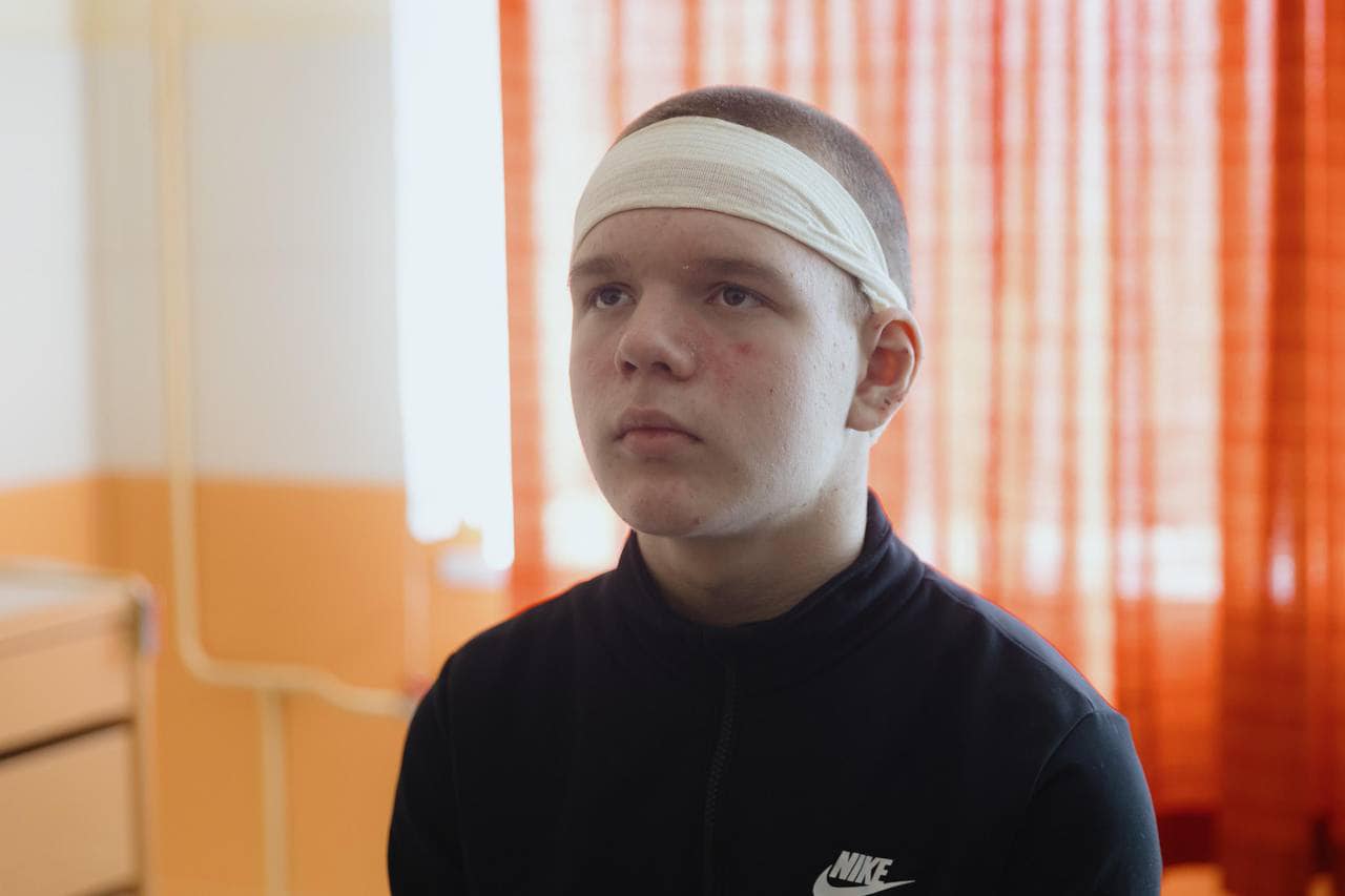 13-річний хлопчик вибрався із палаючого автобуса і врятував пасажирів під час обстрілу Сум