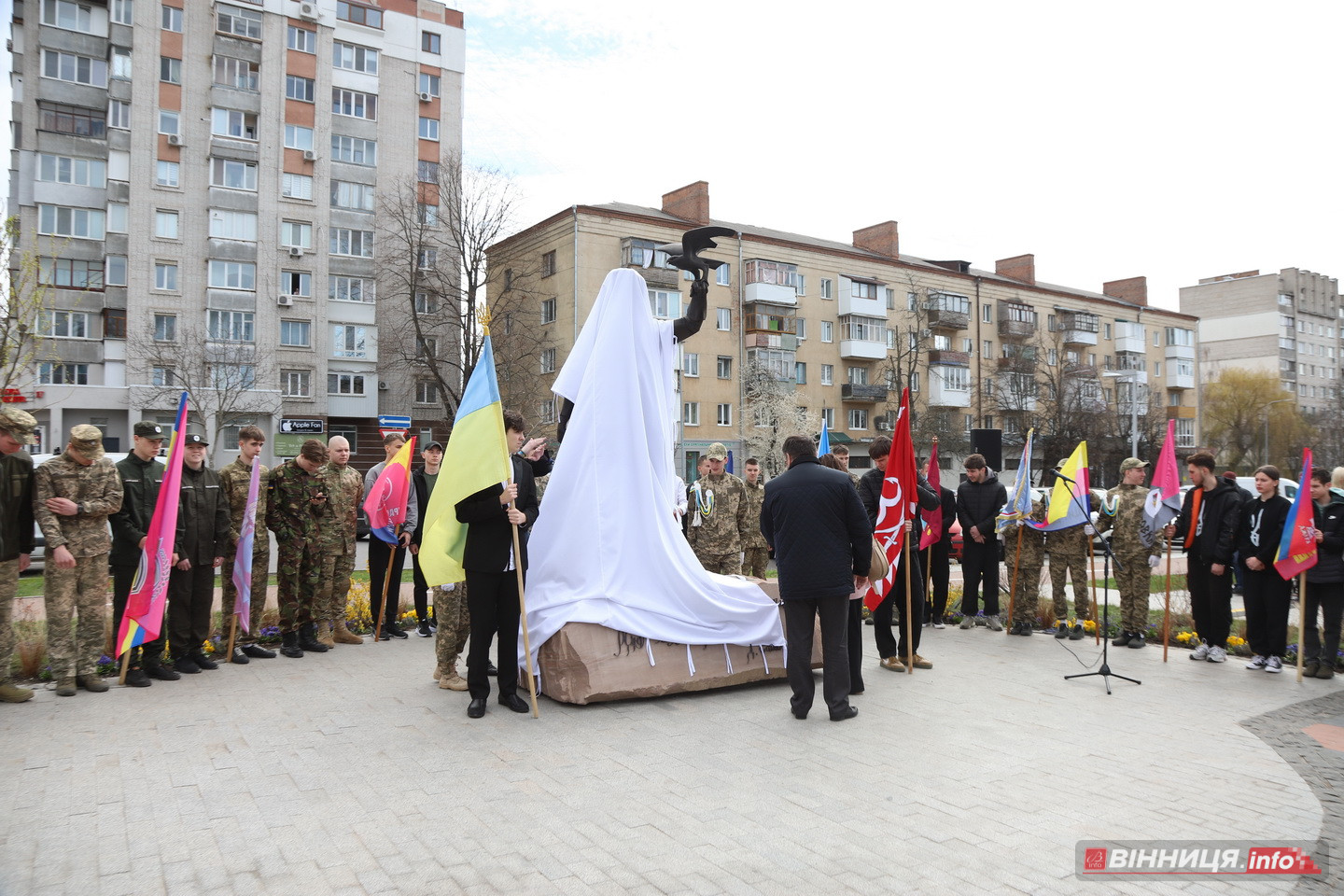 У Вінниці відкрили пам’ятник юному козачкові Джурі - фото 2