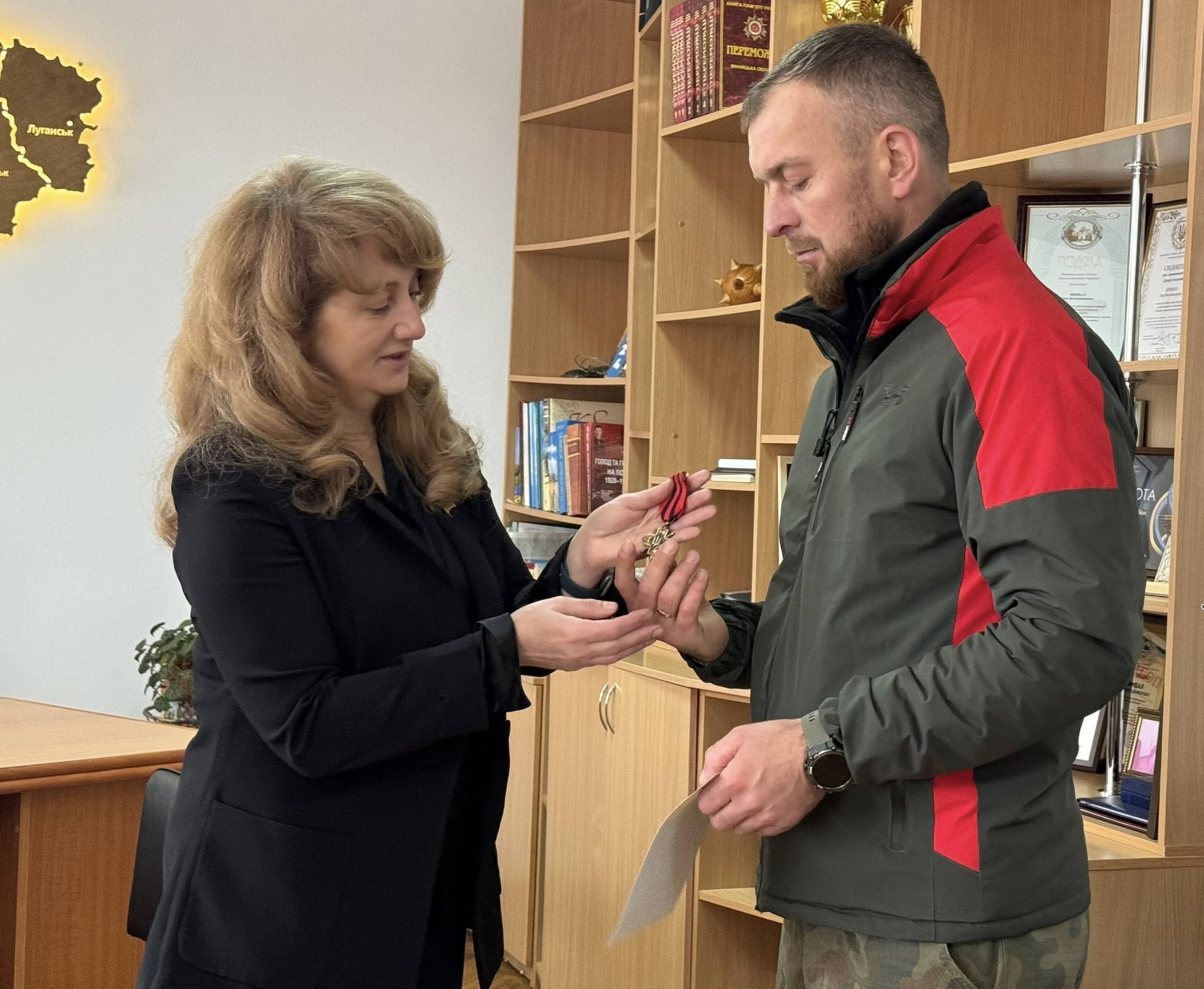 Державні та військові нагороди вручили воїнам зі Жмеринського району - фото 3