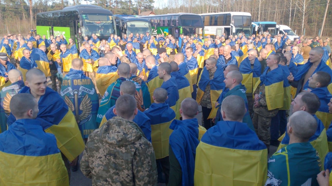 Україна визволила з російського полону 277 захисників напередодні Великодня