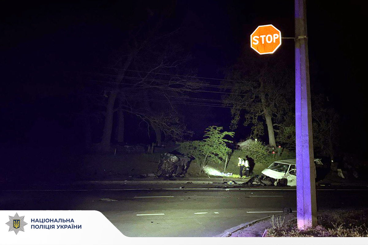 Жахлива автотроща у Черкасах: зіштовхнулись Volkswagen та Honda - фото 3