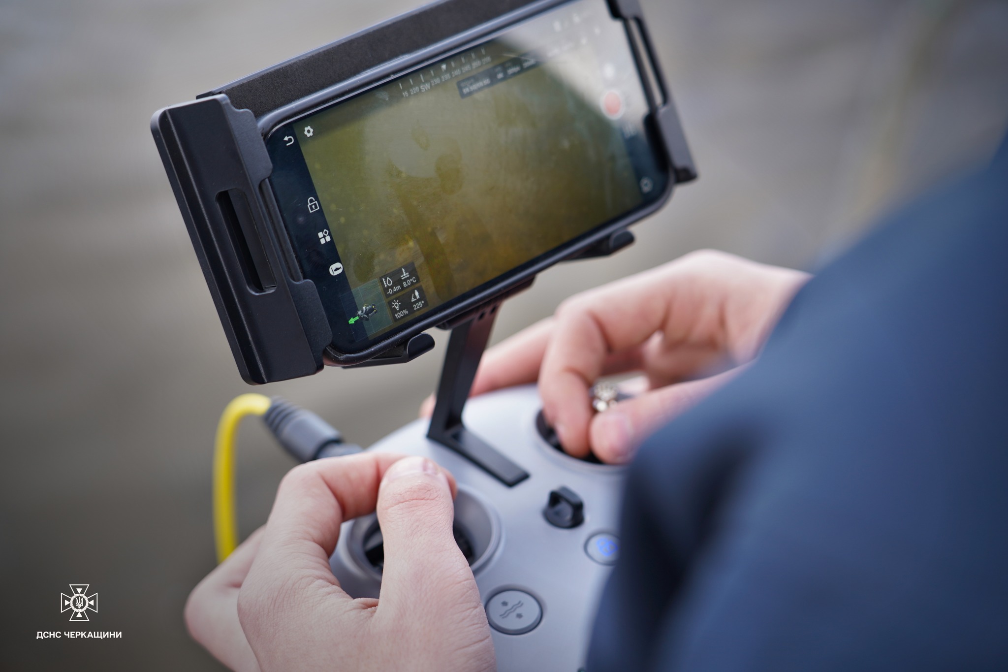 Черкаські рятувальники отримали новий дрон для підводного розмінування