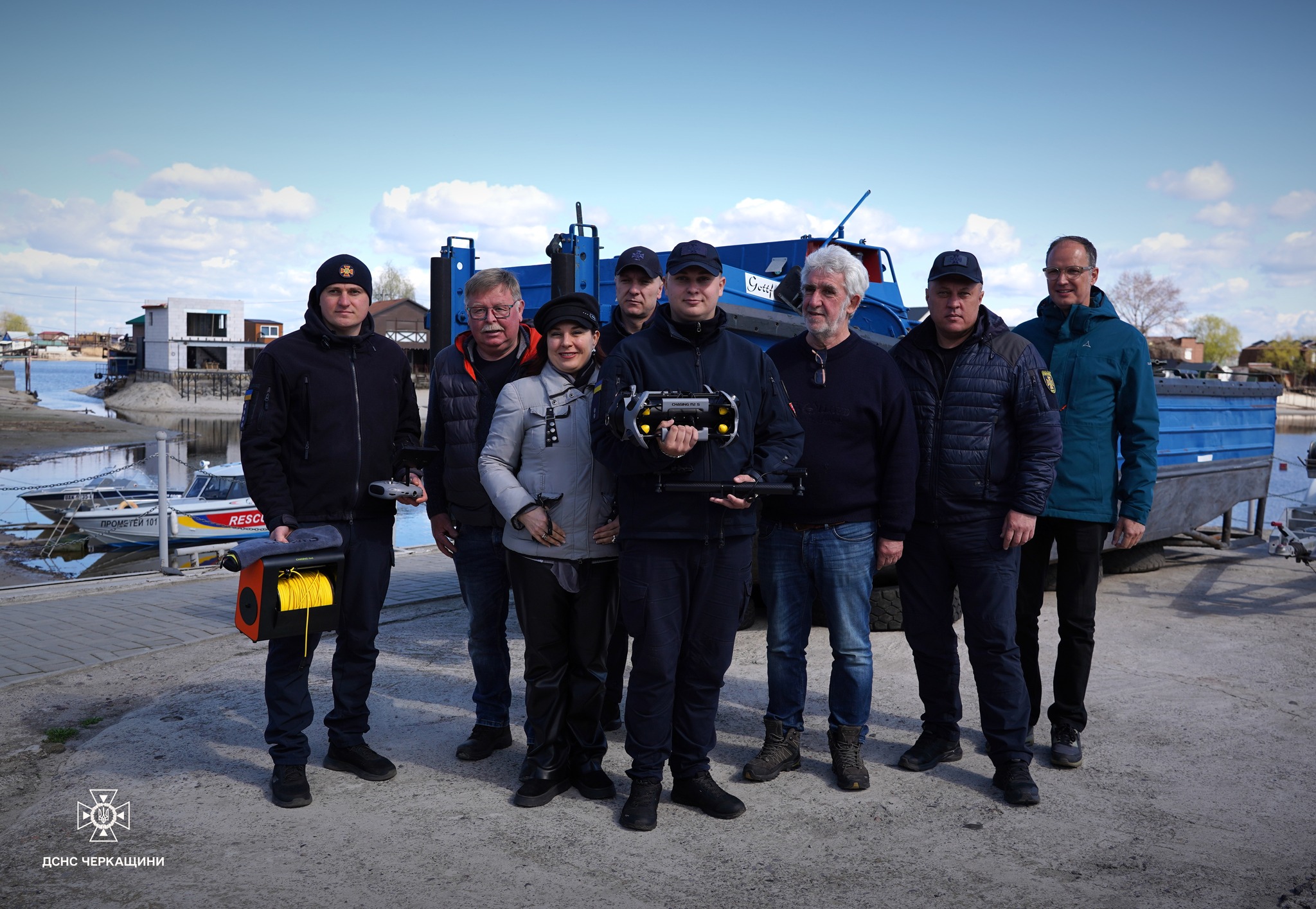 Черкаські рятувальники отримали новий дрон для підводного розмінування - фото 2