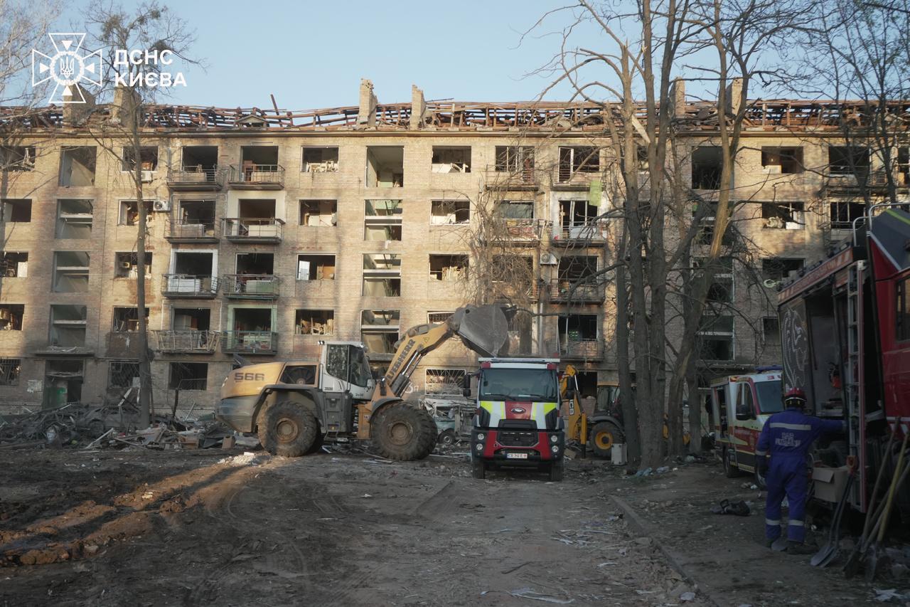 Пошуково-рятувальні роботи в Святошинському районі Києва завершено - фото 2