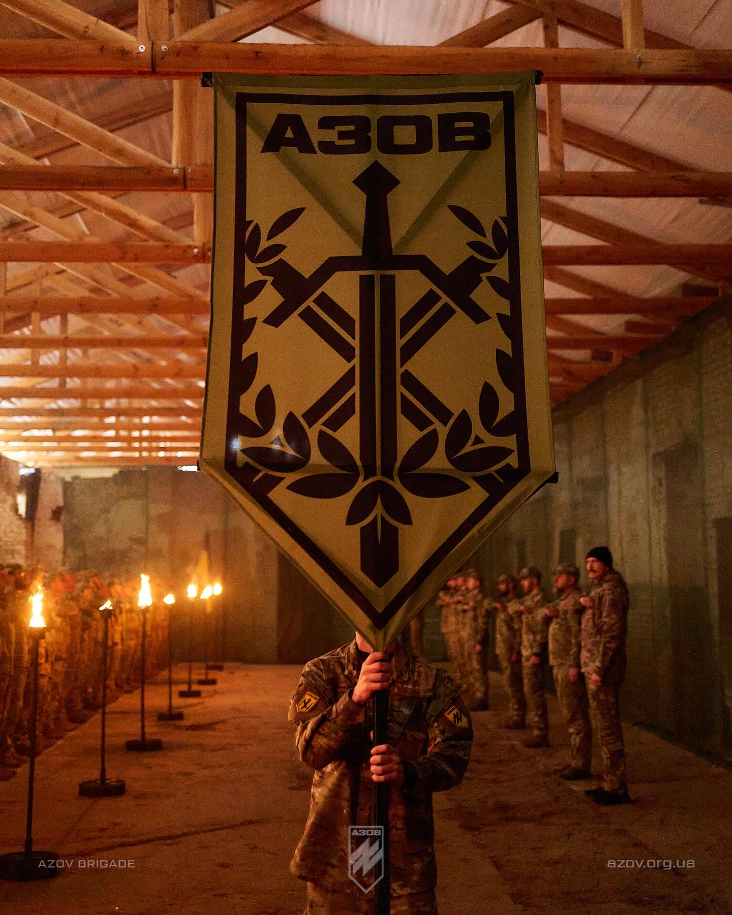 Інтернаціональний батальйон 12-ої бригади «Азов» отримав бойову хоругву - фото 5