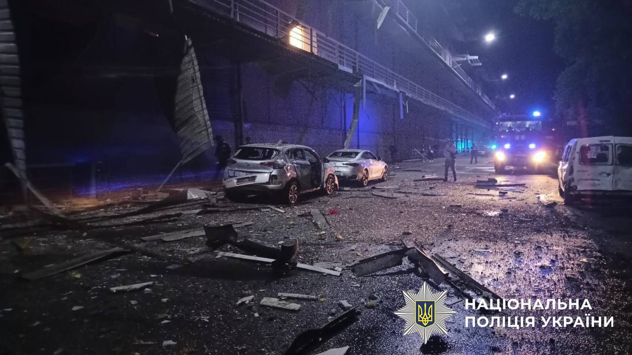 Наслідки російської атаки на Київ: відомо про 11 постраждалих