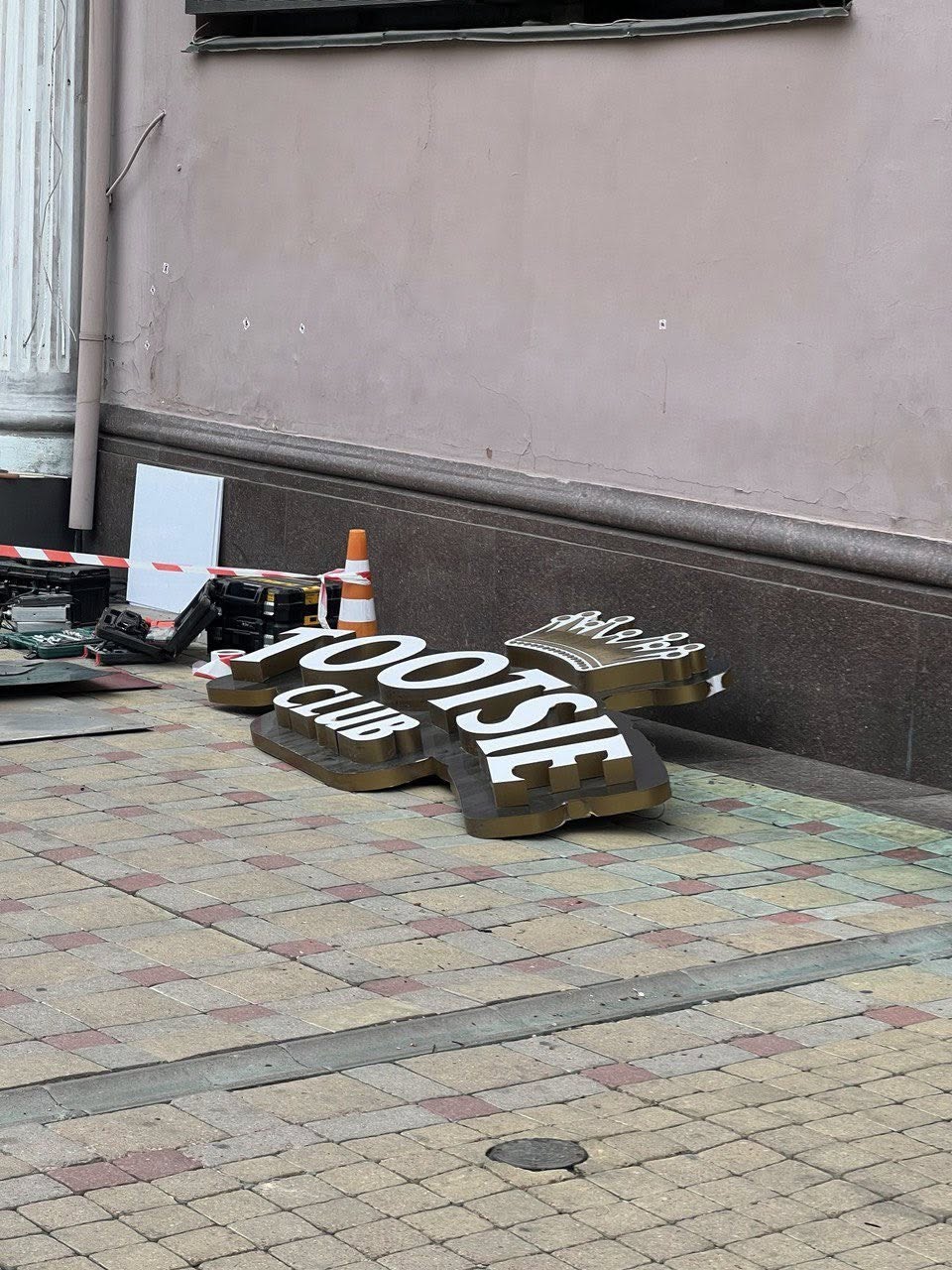 У Києві закрили відомий стриптиз-клуб, а пам’ятку архітектури, де він розташовувався, приводять до ладу - фото 2
