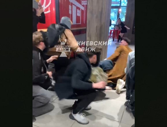 Квадробери атакували KFC на Позняках - фото 2