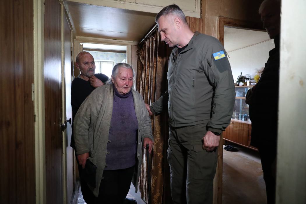 У Шевченківському і Святошинському районах організовано штаби для допомоги постраждалим від ворожої атаки - фото 2