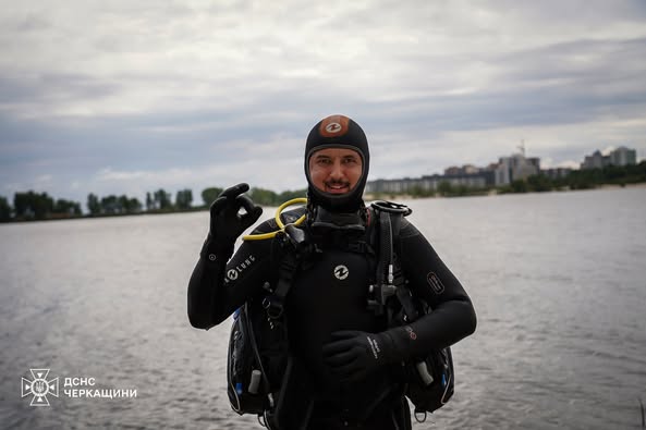 Водолази у Черкасах обстежують дно Дніпра та вилучають «небезпечні сюрпризи»