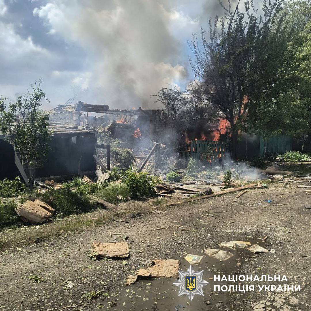 Росіяни обстрілюють Харківщину: за добу поранено восьмеро людей, пошкоджено школу, завод і десятки будинків - фото 2