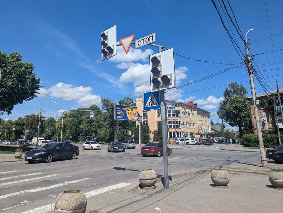 Заборонили повороти ліворуч на кількох ділянках по Хмельницькому шосе у Вінниці - фото 3