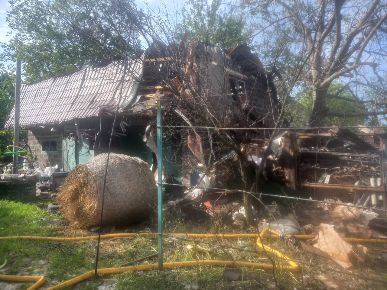 Через атаку російських дронів на Київщині пошкоджено будинки та авто