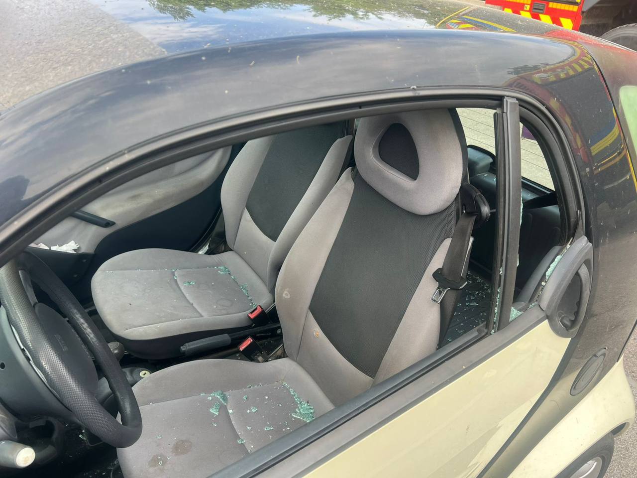 Через атаку російських дронів на Київщині пошкоджено будинки та авто - фото 5