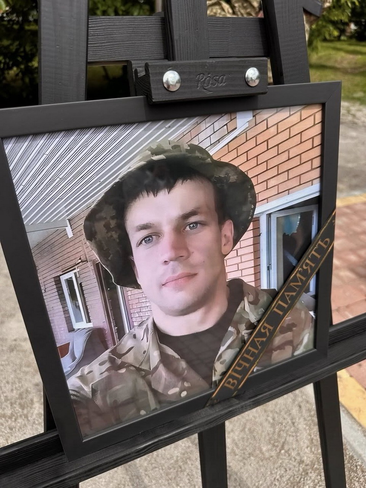 Полеглому морському піхотинцю з Вінниччини відкрили пам’ятник у рідному місті