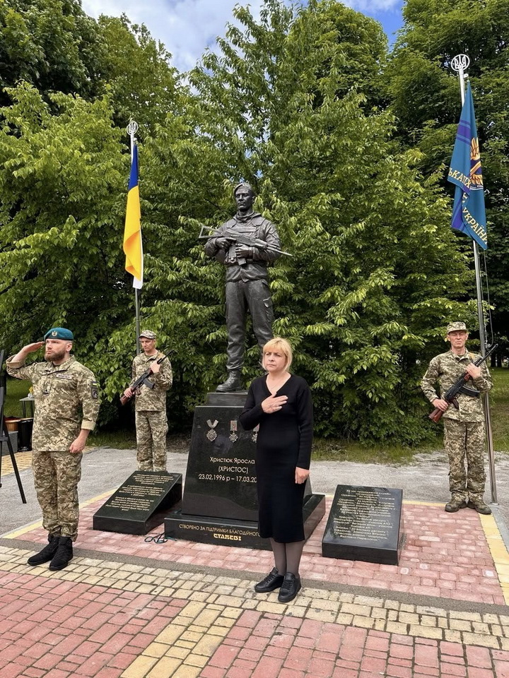 Полеглому морському піхотинцю з Вінниччини відкрили пам’ятник у рідному місті - фото 6