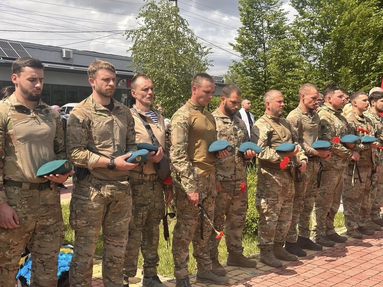 Полеглому морському піхотинцю з Вінниччини відкрили пам’ятник у рідному місті - фото 3