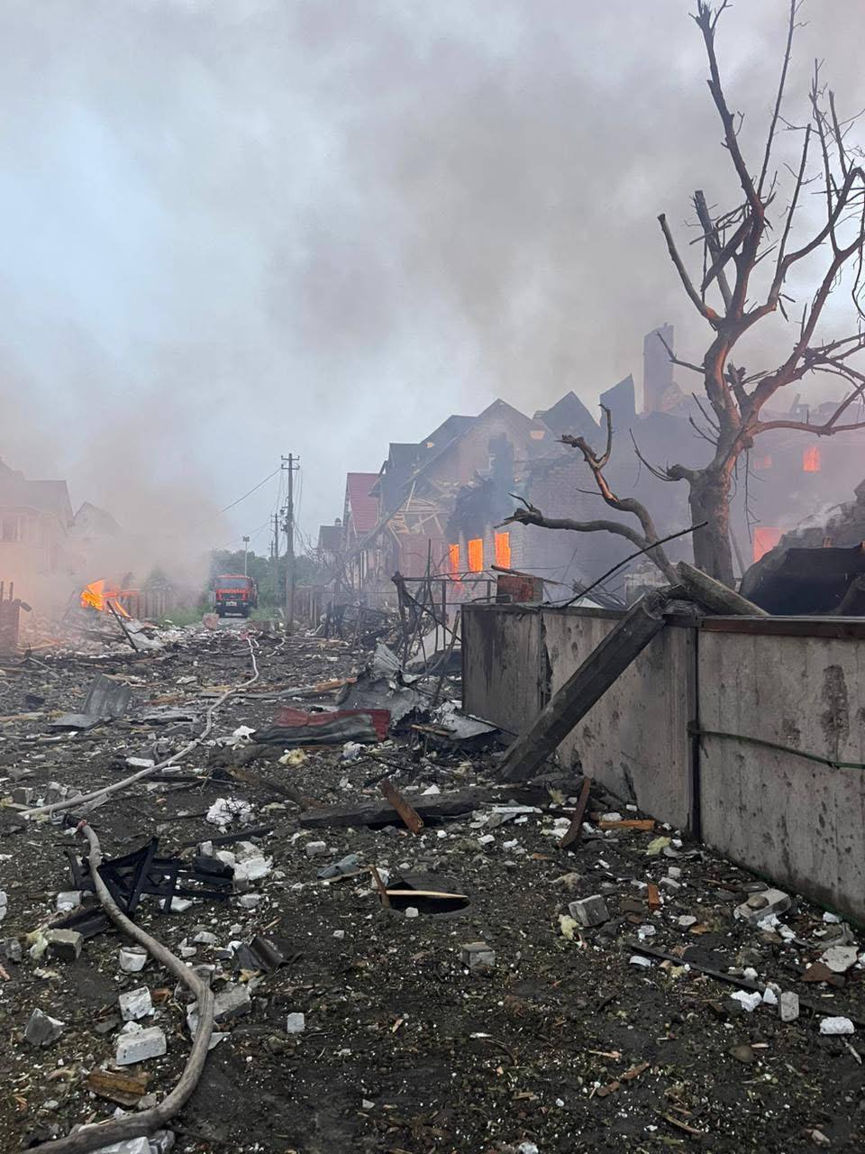 На Київщині внаслідок російської атаки загинули люди, багато будинків зруйновано вщент