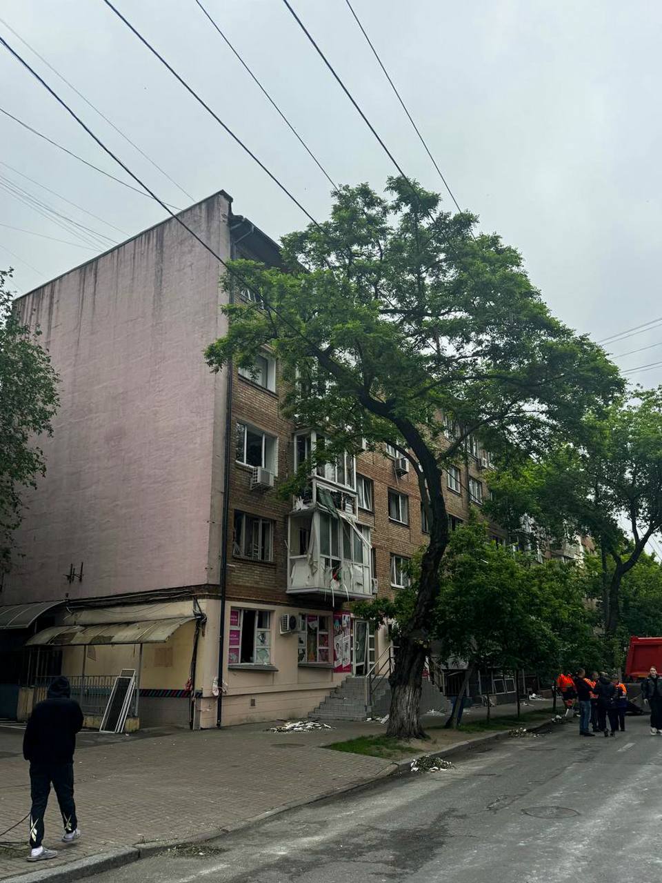 Цієї ночі ворог атакував Київ ракетами та дронами - фото 11