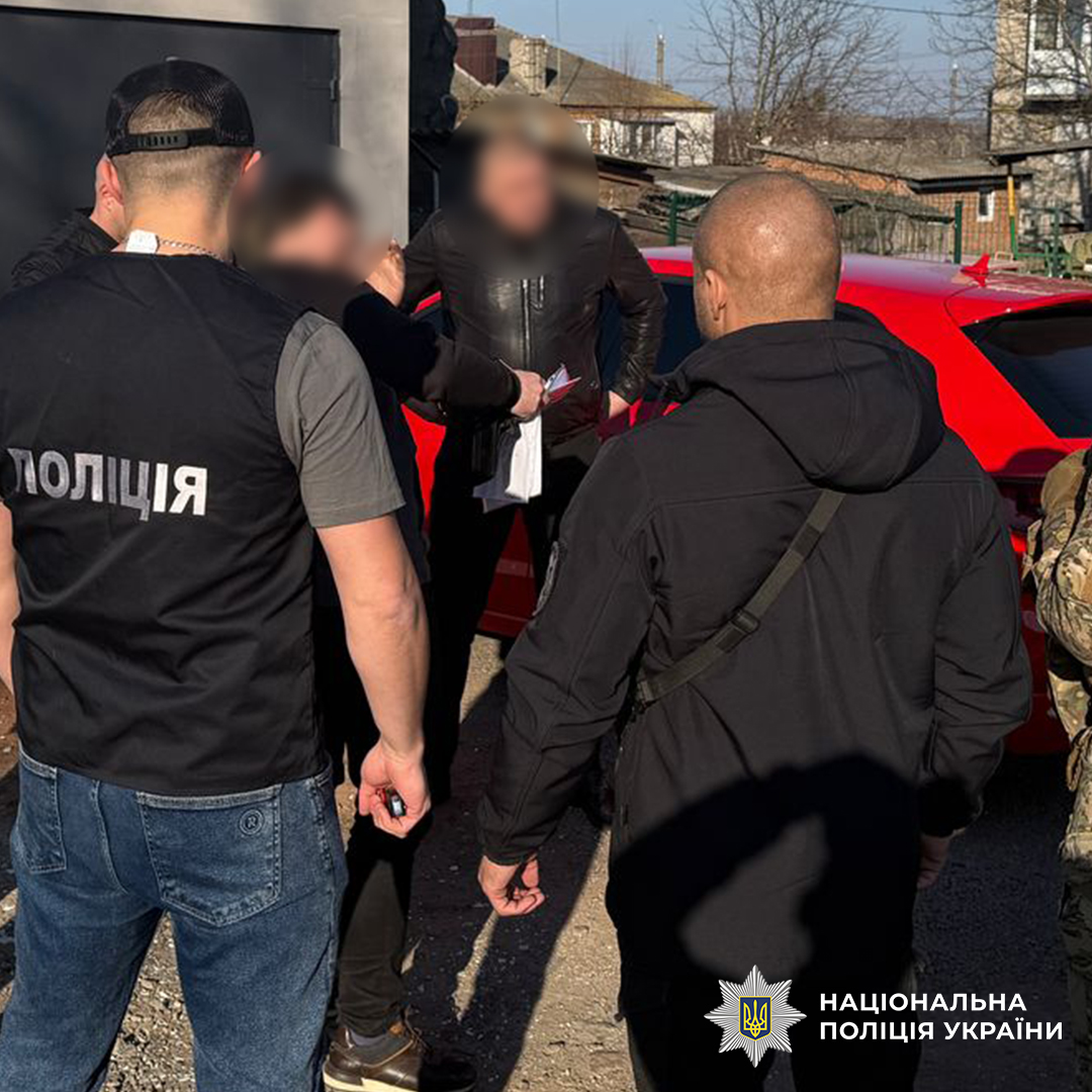 Судитимуть фальшивомонетника, який продавав підроблені гривні та долари на Київщині