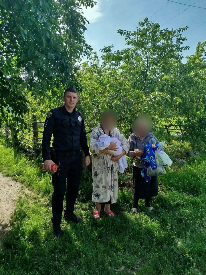 На Вінниччині поліцейський врятував житло жінки з немовлям, у якому вибухнув балон