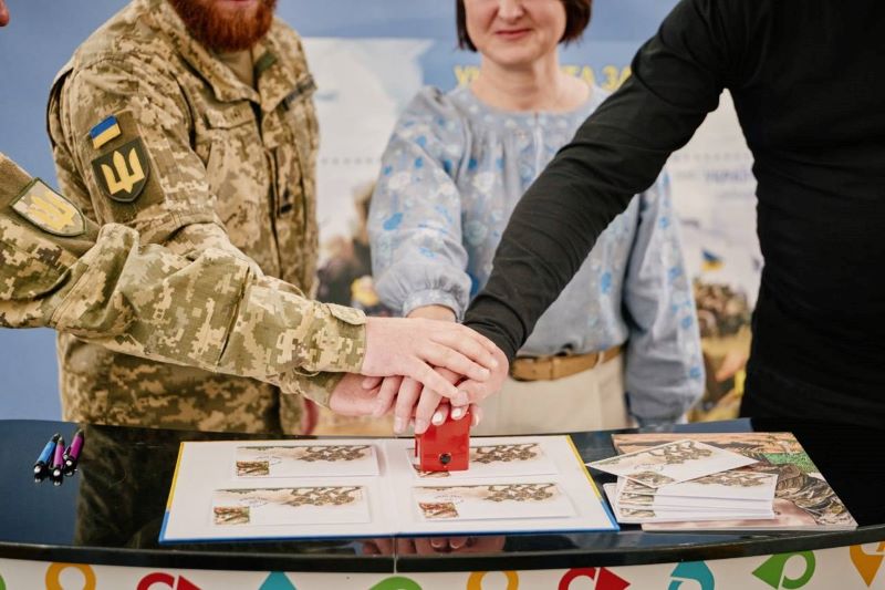 На Черкащині погасили благодійну марку «Сіль землі» до Дня піхоти - фото 2