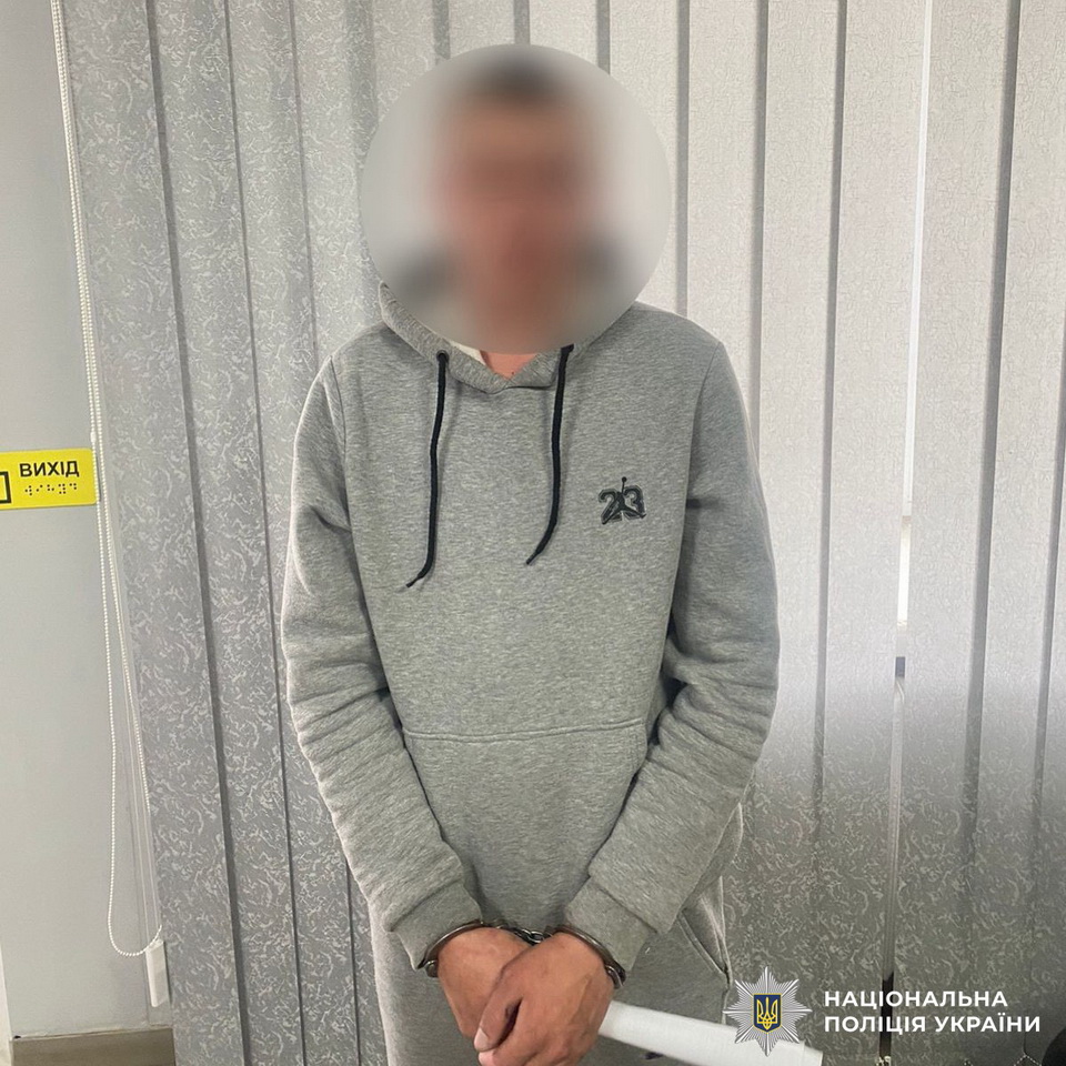 На Вінниччині чоловік викрав авто, але застряг ним у багнюці й пішов пішки
