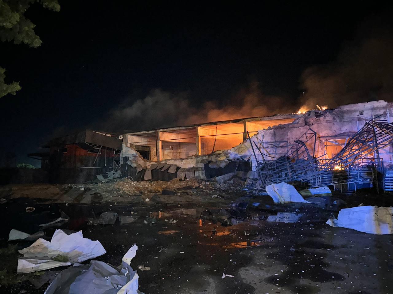 Безпілотники зруйнували відділення «Нової пошти» в Ізмаїлі. Фото - фото 3