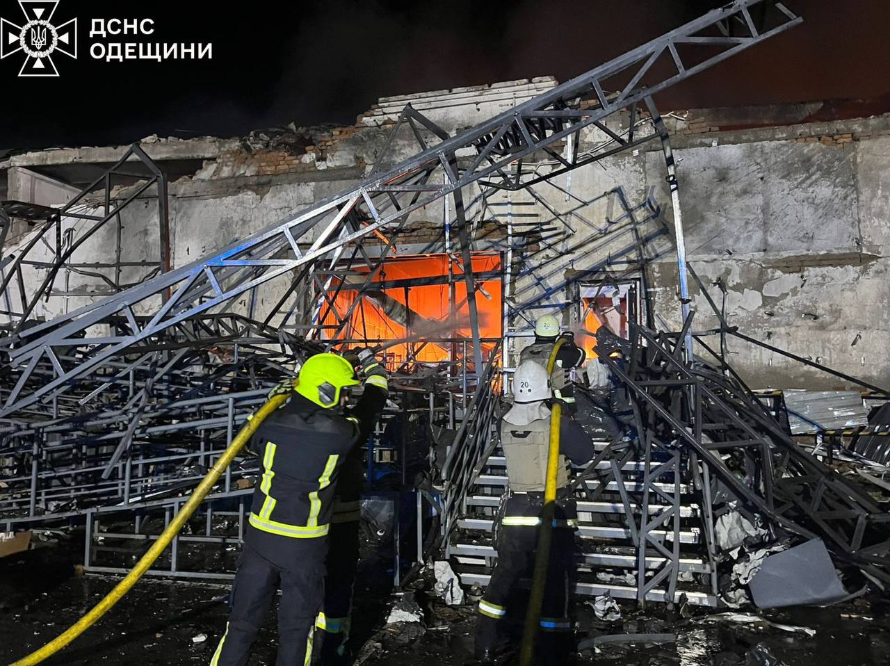 Безпілотники зруйнували відділення «Нової пошти» в Ізмаїлі. Фото - фото 6