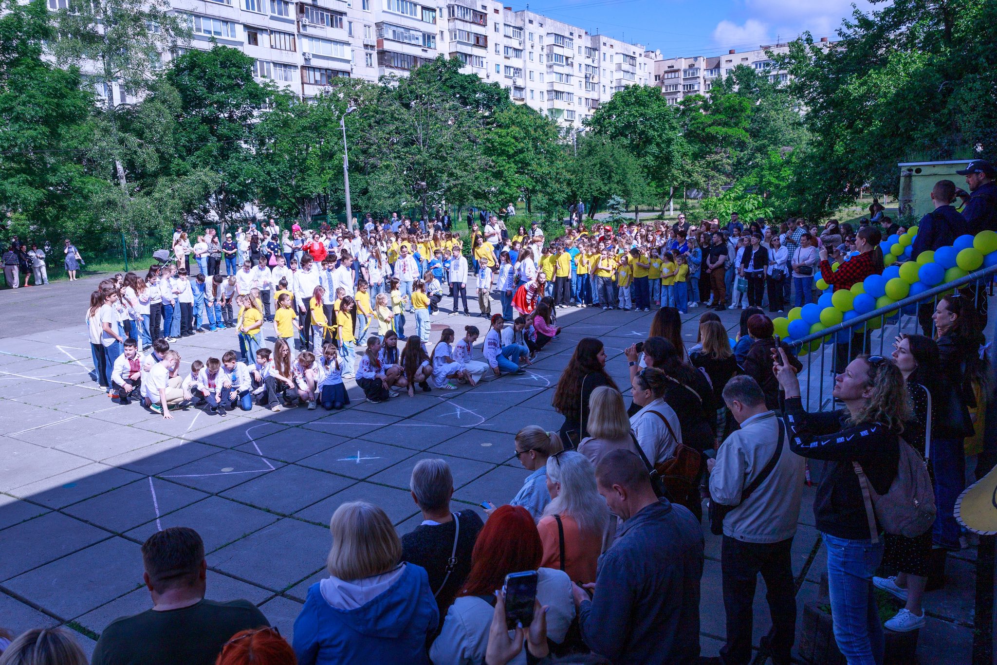 У столичних школах пролунав Останній дзвоник - фото 4