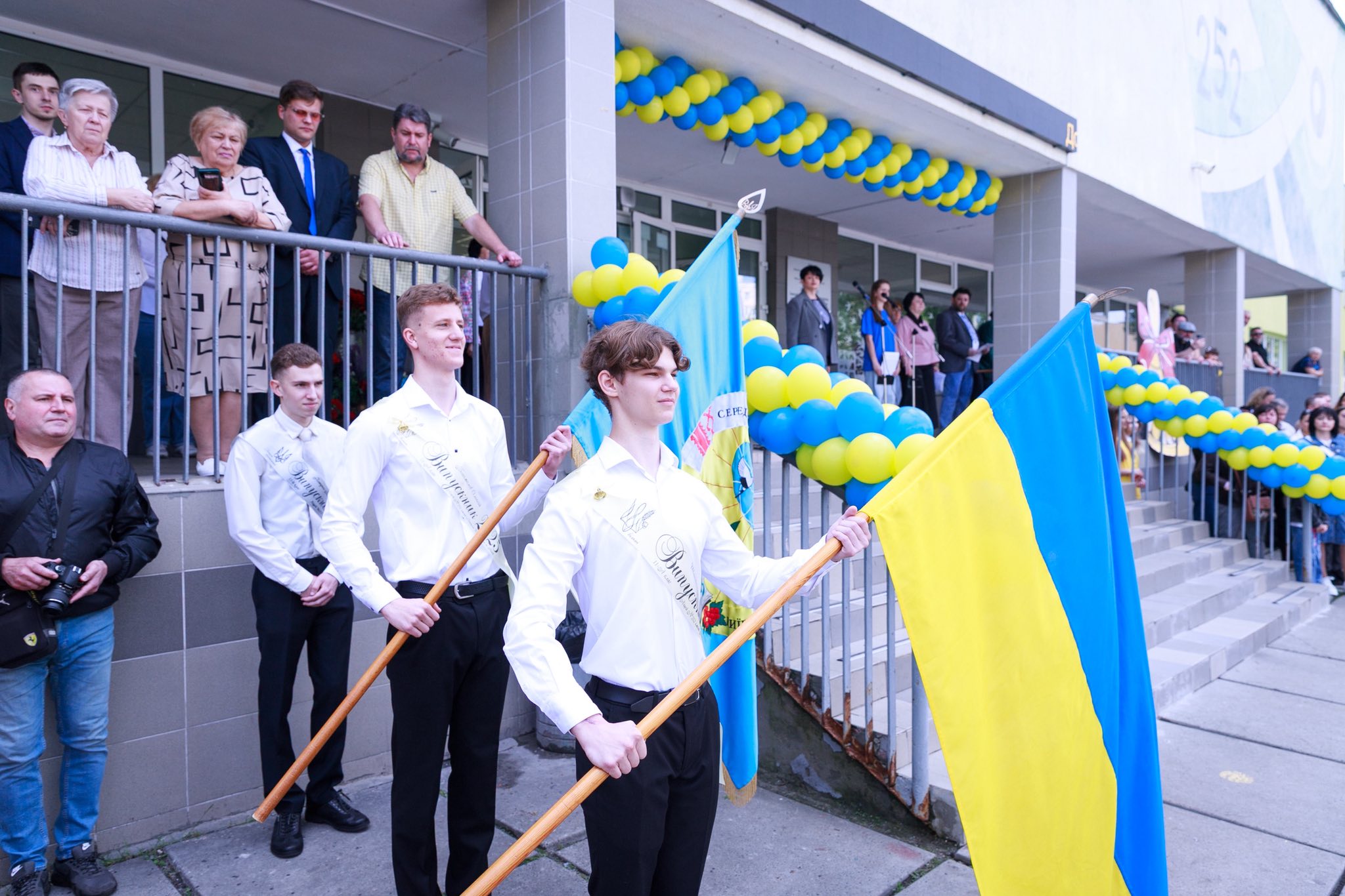 У столичних школах пролунав Останній дзвоник - фото 2