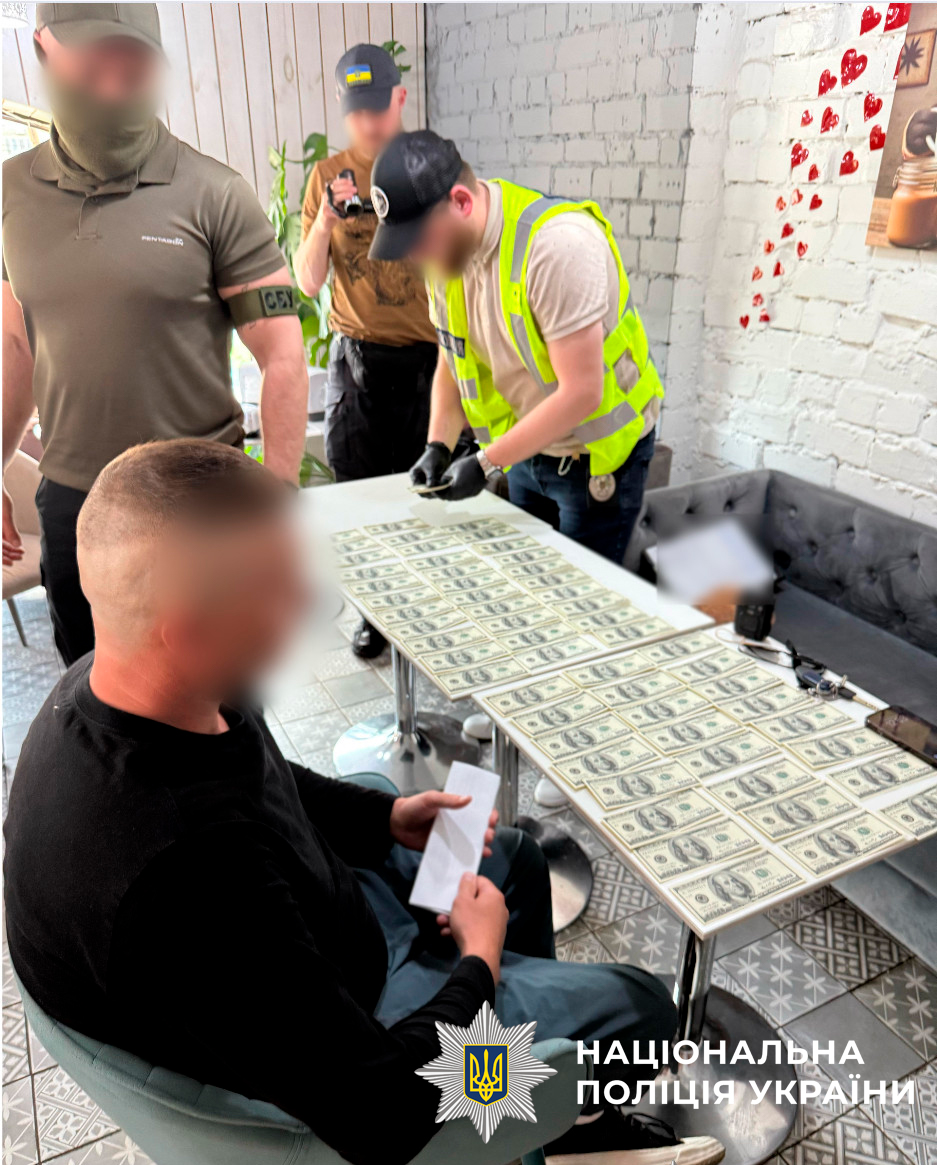 Посадовець Голосіївської РДА за 12 000 доларів «допоміг» призовнику отримати відстрочку