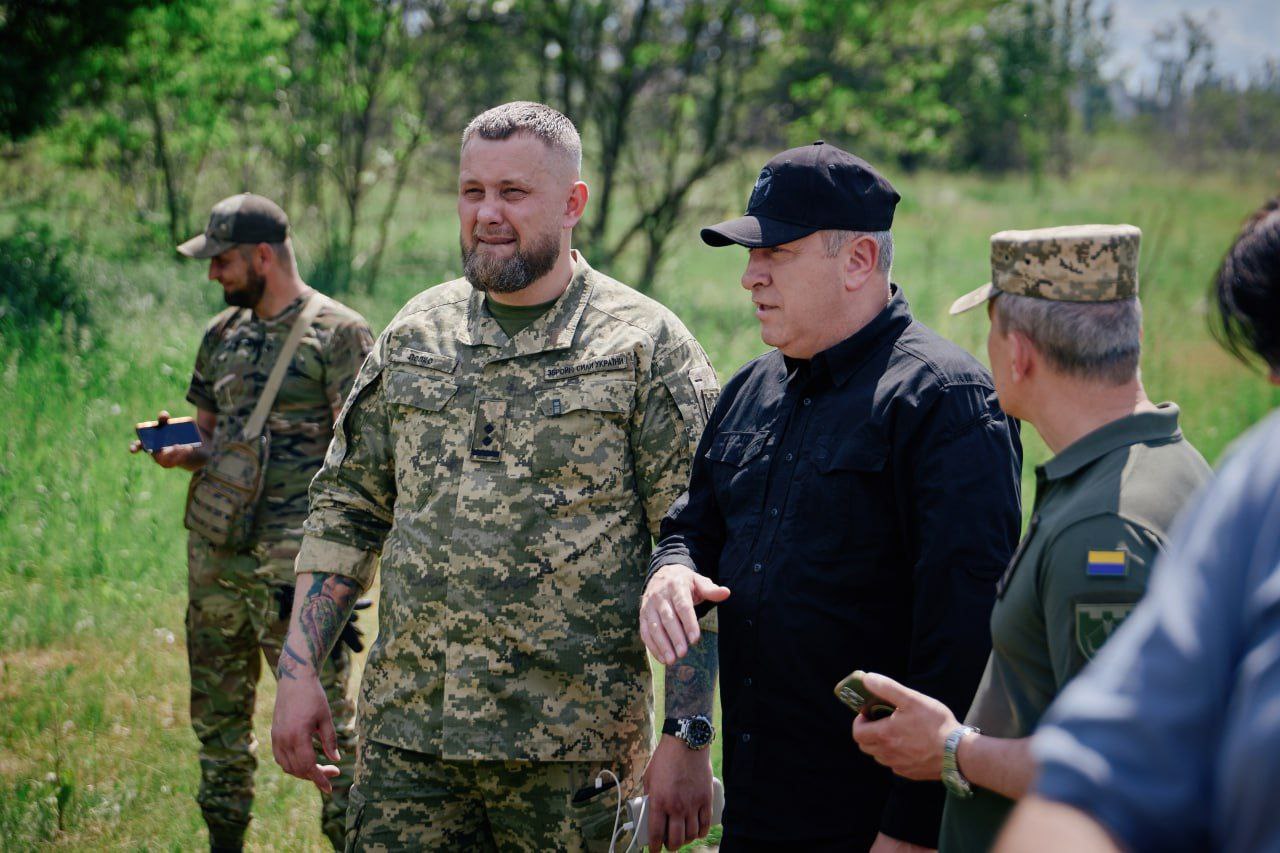 Гранатомети, пікапи та наземний дрон: Черкащина передала допомогу на фронт - фото 2