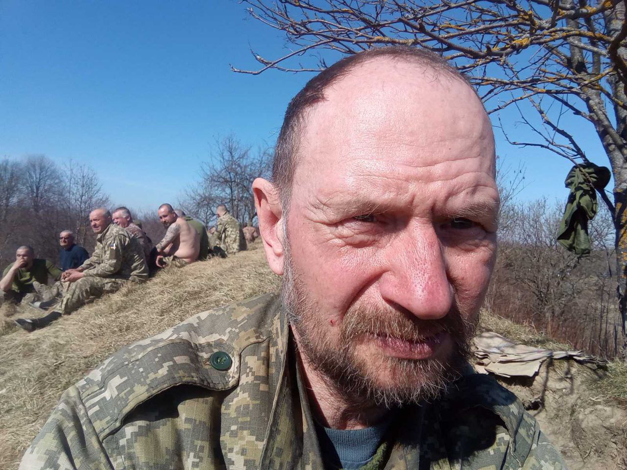 «Відкрила парк й ще хочу бачити портрет сина на стіні школи»: мати героя із Вінниччини - фото 4