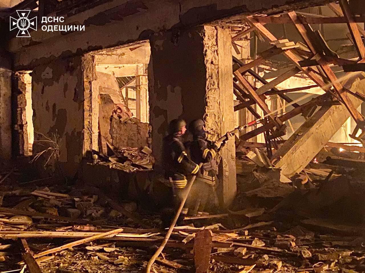 Підприємство горіло на Одещині через російський обстріл