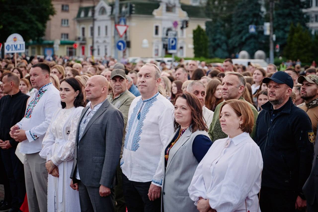 Марш випускників у Черкасах: фото - фото 10
