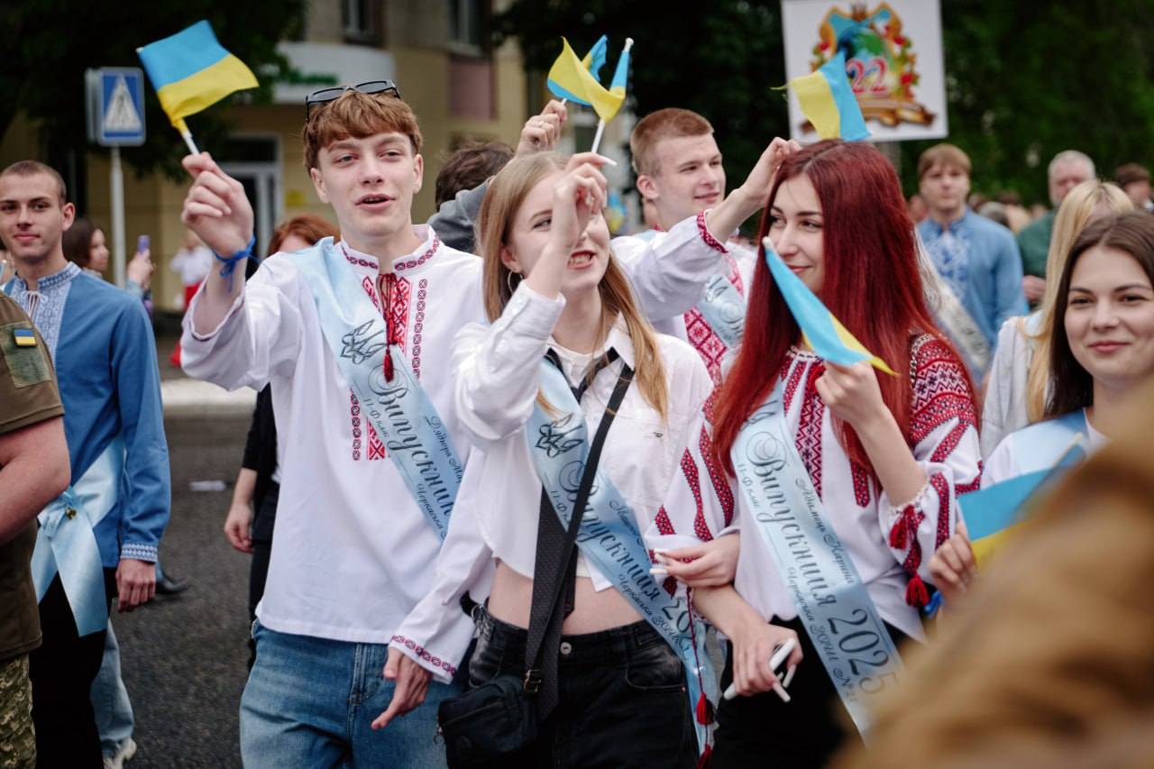 Марш випускників у Черкасах: фото - фото 9