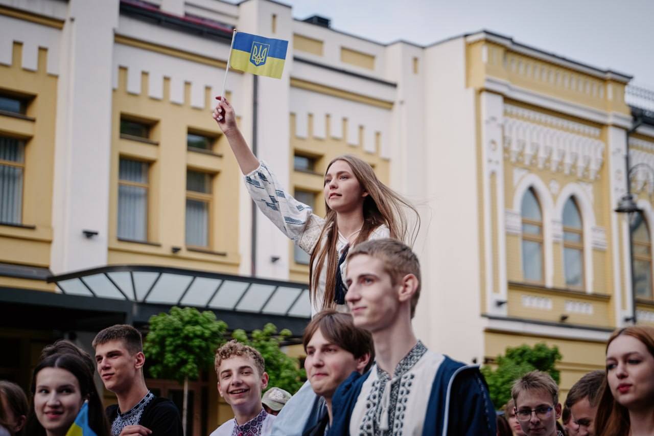 Марш випускників у Черкасах: фото - фото 8