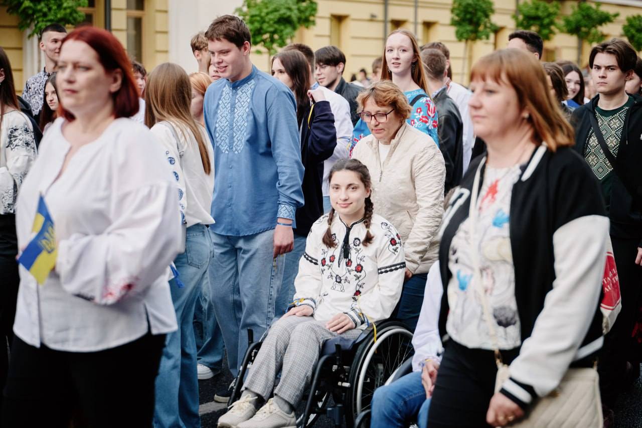 Марш випускників у Черкасах: фото - фото 4