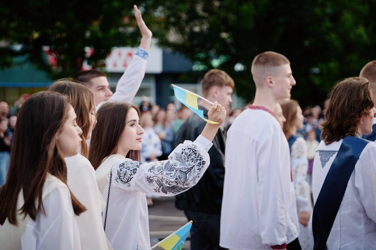 Марш випускників у Черкасах: фото - фото 3