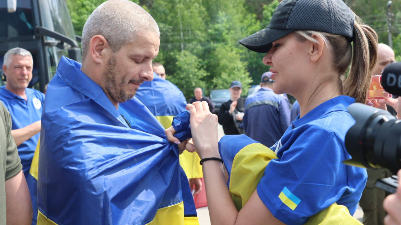 Відбувся обмін полоненими. Більшість звільнених були у неволі з 2022 року - фото 12