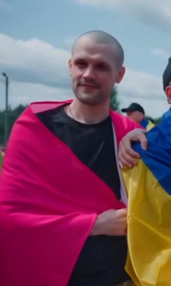 «Не плачте, а то я теж заплачу»: додому з полону повернули двох жителів Ямпільщини