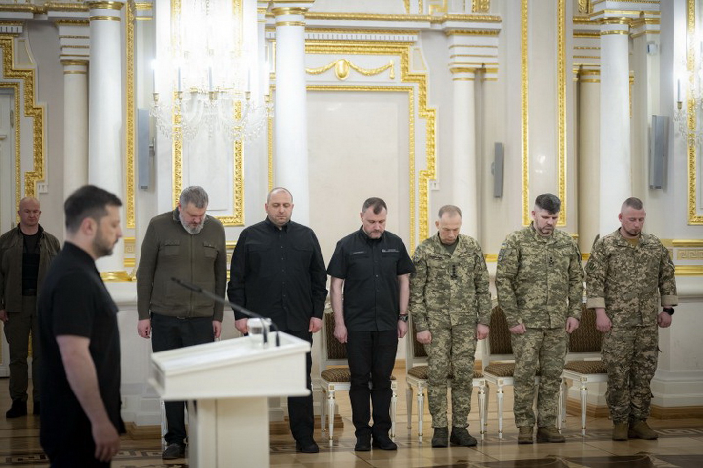 Зеленський вручив «Золоту Зірку» родині загиблого льотчика Дениса Кирилюка з Вінниччини - фото 2