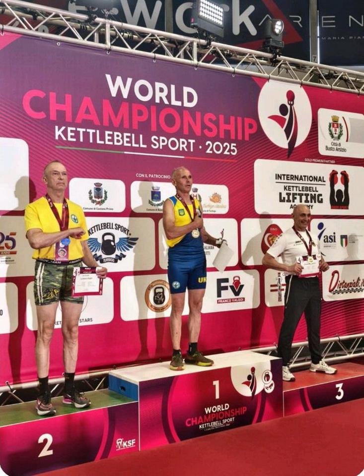 Вінничанин здобув три «золота» на Чемпіонаті світу з гирьового спорту